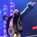 Seth Rollins a re-signé avec la WWE