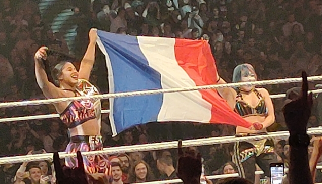 Bianca Belair vs Iyo Sky (+ Asuka, Bayley & Dakota Kai) - WWE PARIS 2023