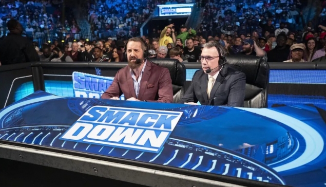 La WWE effectue des changements dans les équipes de commentateurs