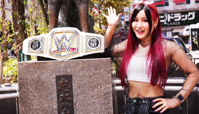 Iyo Sky célèbre son règne de championne WWE au Japon