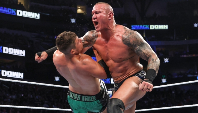 Grayson Waller demande l'interdiction du RKO de Randy Orton